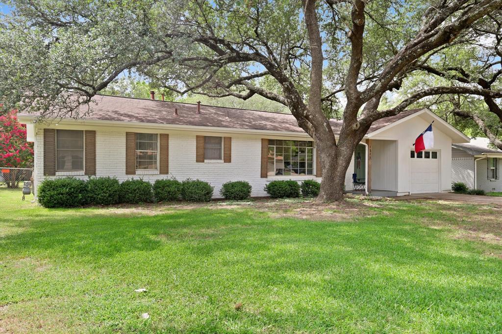 1211 Greenbriar Lane