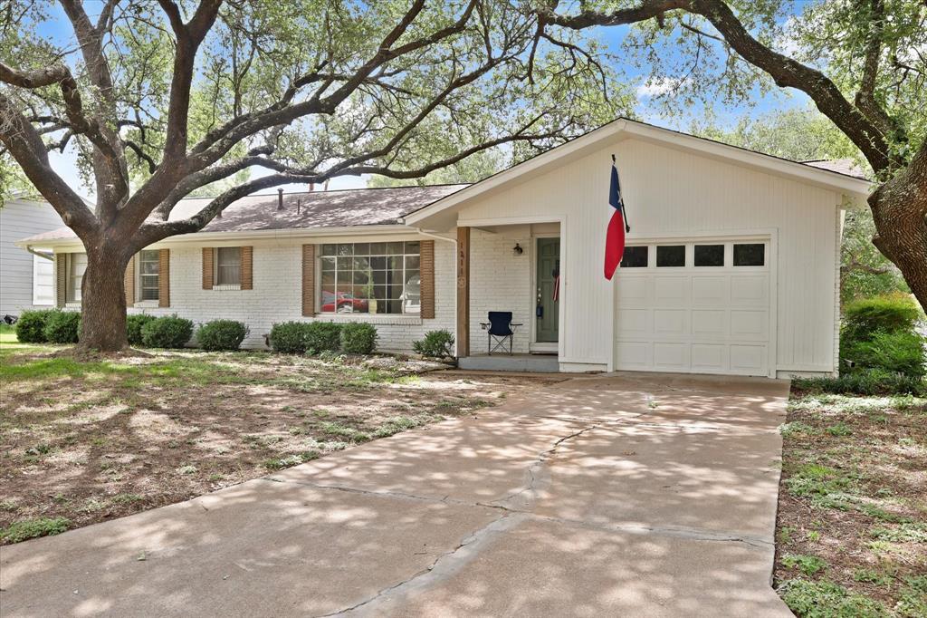 1211 Greenbriar Lane