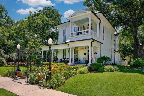Photo of 319 S Denton Street, Gainesville, TX 76240 (MLS # 21372693)