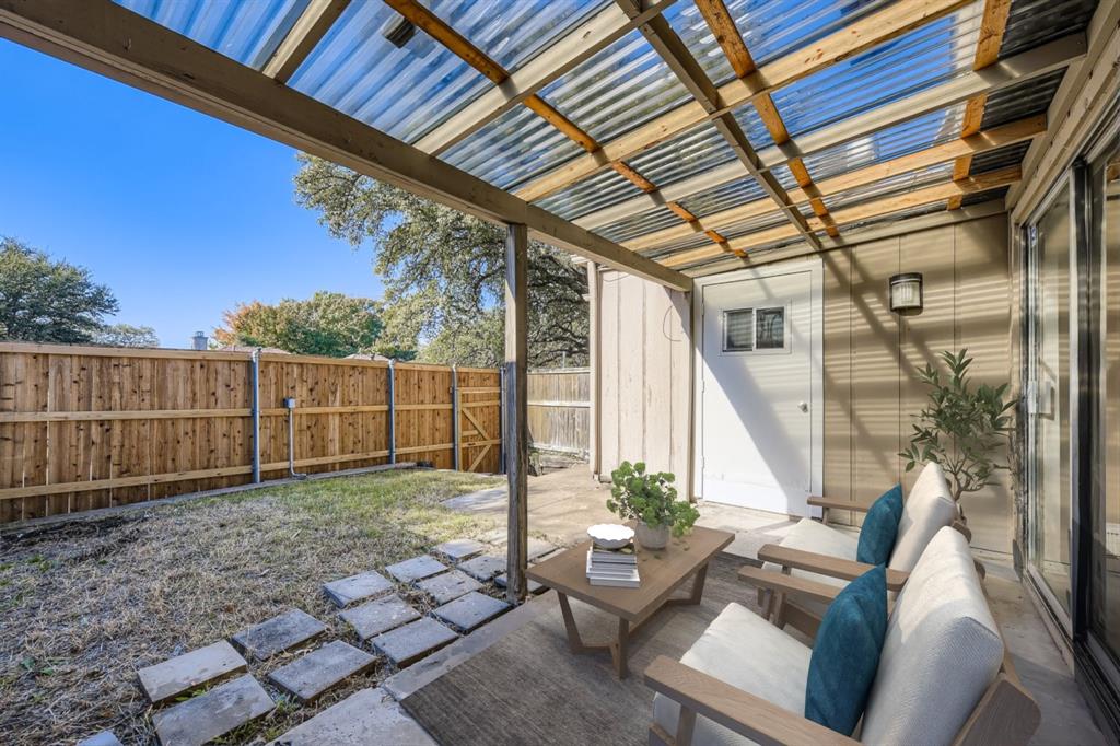 Laguna Twnhms - Residential