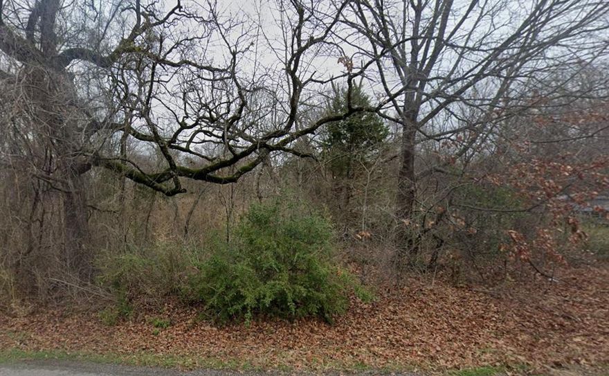 Beautifully treed lot ready for new home construction. Utilities are ready.  HOA includes parks and boat ramp.