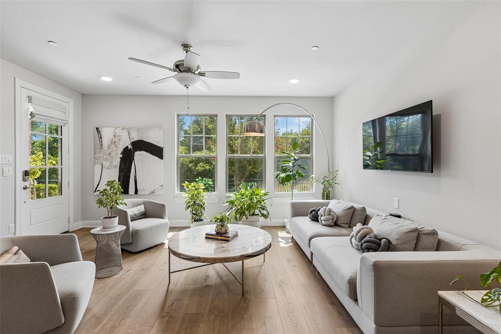 1933 Mcclane Drive