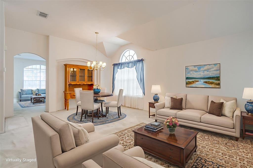 2742 Lakeside Drive