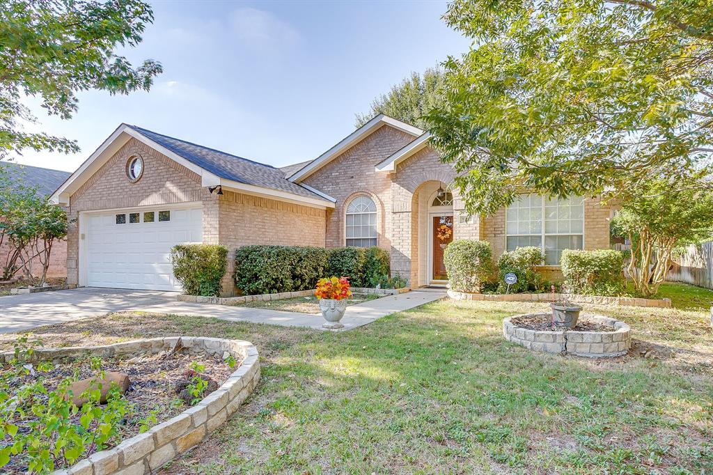 2742 Lakeside Drive