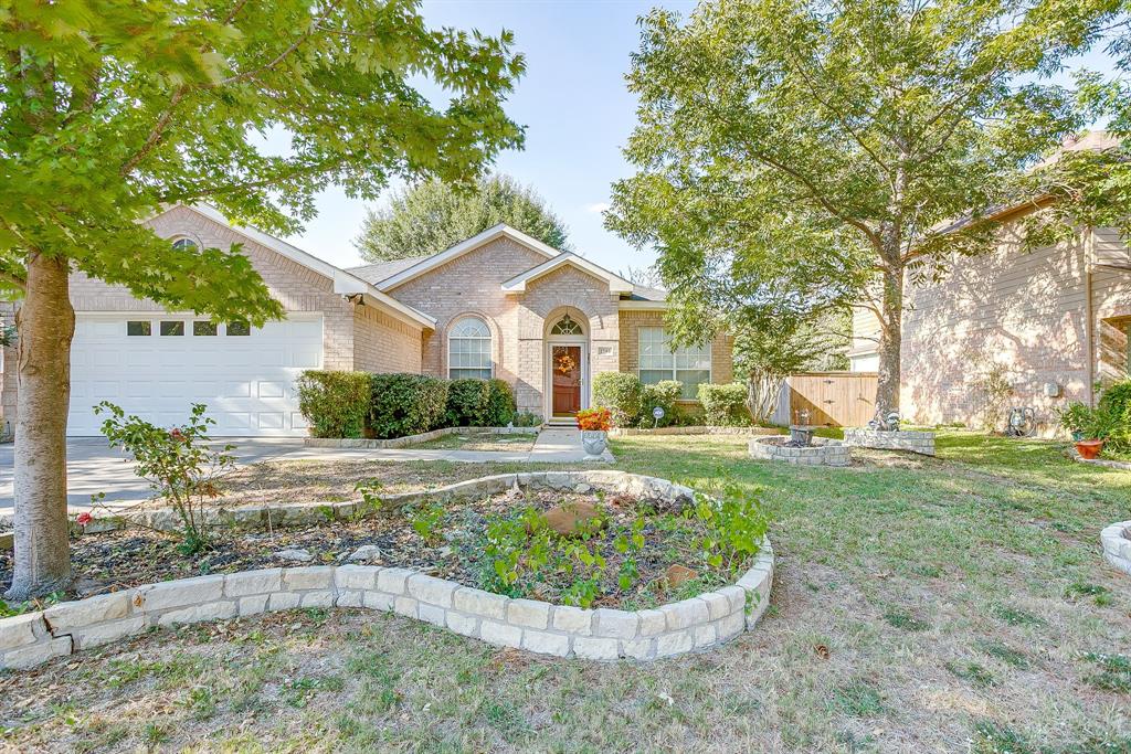 2742 Lakeside Drive