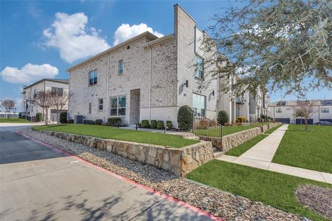 Photo of 515 Wellborn Drive, Plano, TX 75075 (MLS # 21169578)