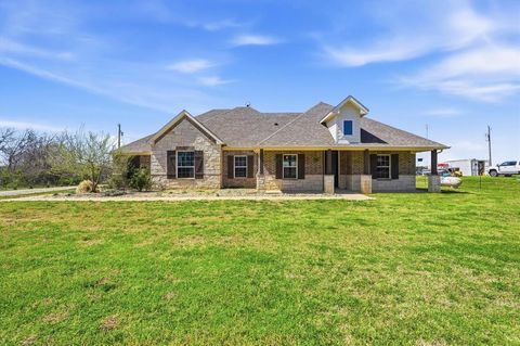 Photo of 4870 County Road 1037, Celeste, TX 75423 (MLS # 21220840)