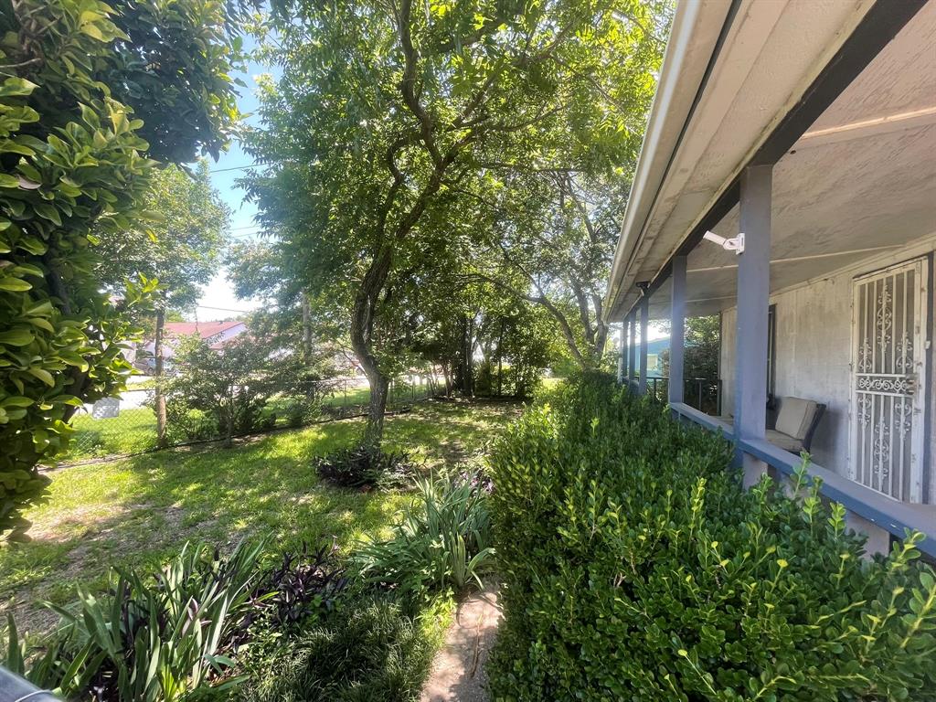 611 Crestside Drive