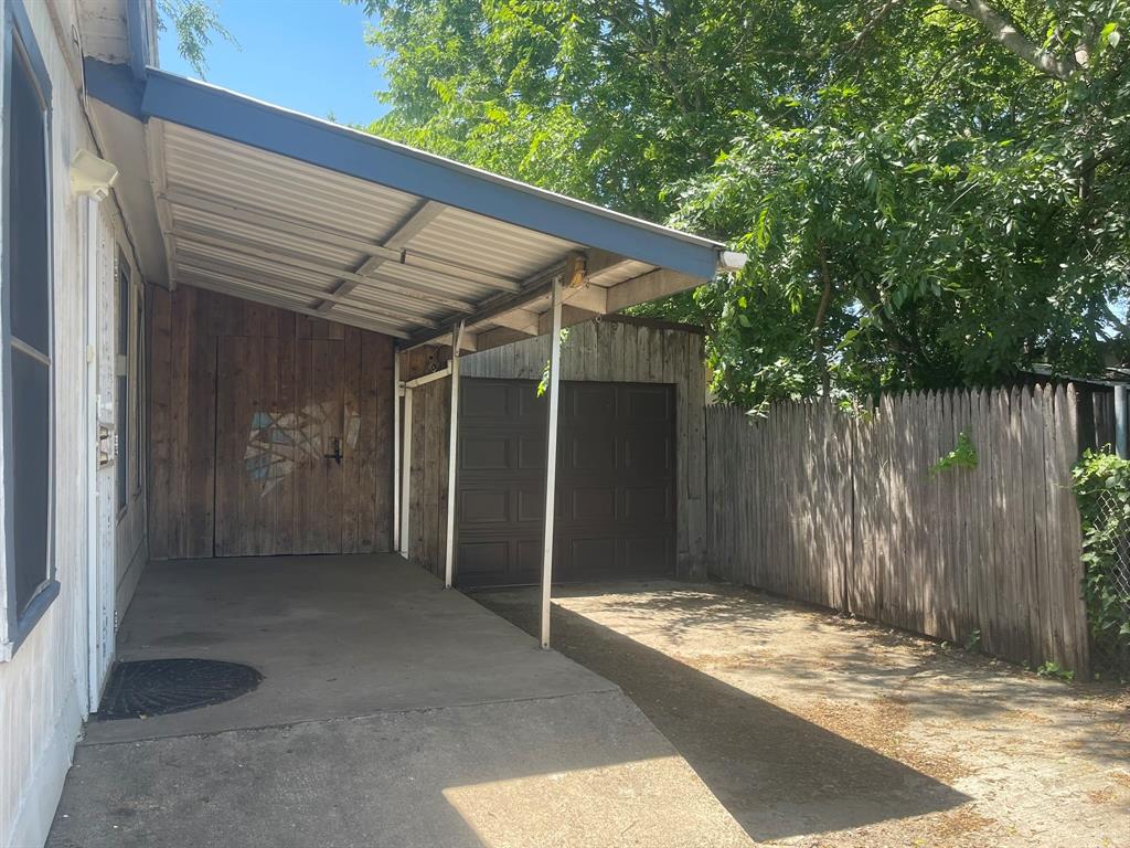611 Crestside Drive