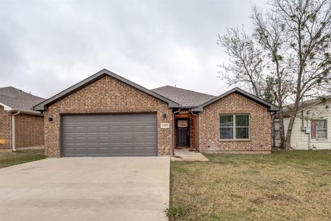 Photo of 2205 N Hickory Street, Sherman, TX 75092 (MLS # 21125422)