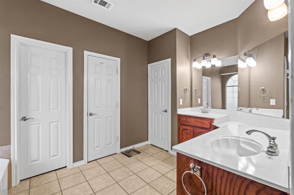 Mansfield, Texas 76063, United States, 6 Bedrooms Bedrooms, ,4 BathroomsBathrooms,Residential,Active,28537