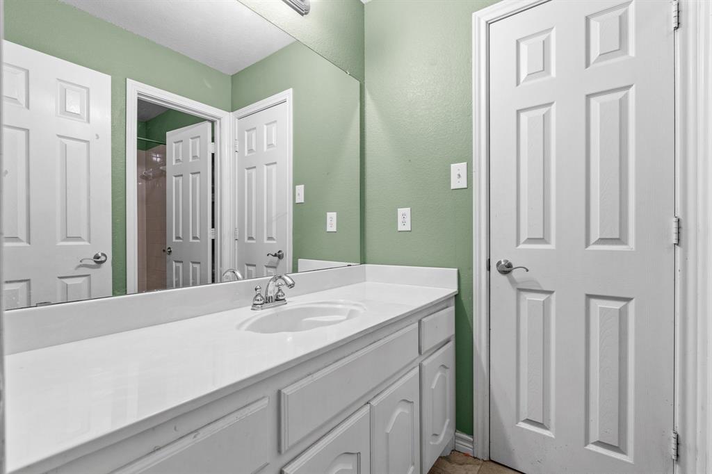 Mansfield, Texas 76063, United States, 6 Bedrooms Bedrooms, ,4 BathroomsBathrooms,Residential,Active,28537