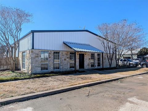 365 Val Verde Road McGregor TX 76657