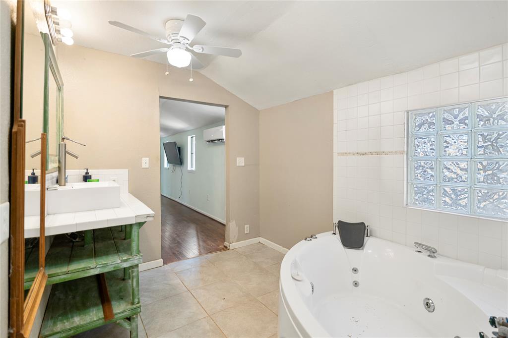 Moss Lake Estate - Residential