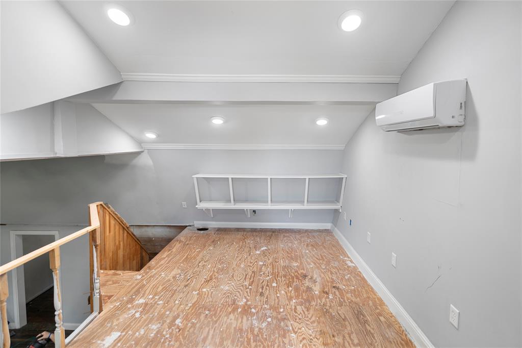 Moss Lake Estate - Residential