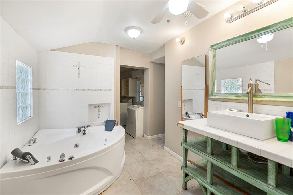 Moss Lake Estate - Residential