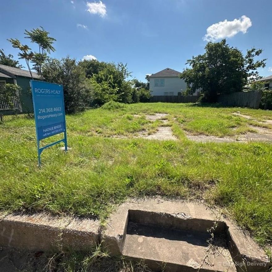 Discover an excellent opportunity to build in one of Dallas’s rapidly growing neighborhoods. This 4,800+ sqft lot is ideally located near Trinity Groves, downtown Dallas, and major highways. Zoned for commercial use, the property is perfect for an investment project. Don’t miss your chance to be part of this vibrant, redeveloping area!