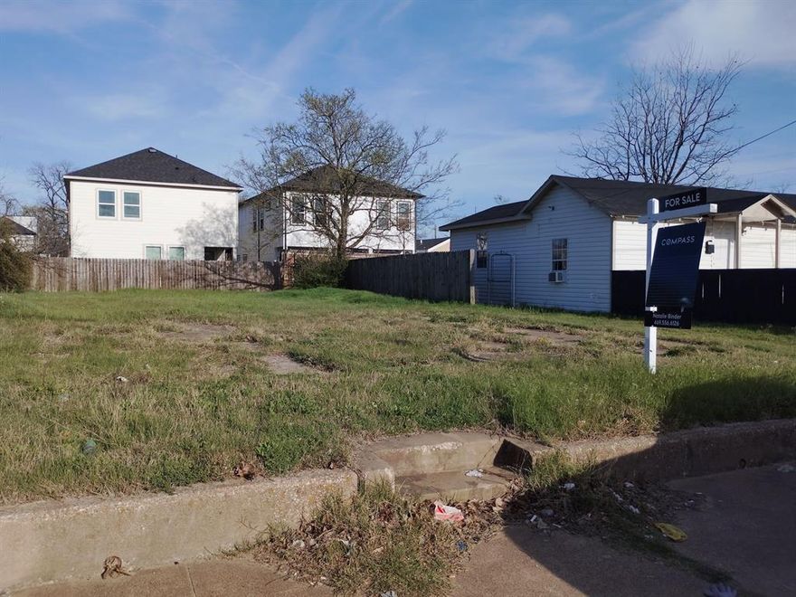 Discover an excellent opportunity to build in one of Dallas’s rapidly growing neighborhoods. This 4,800+ sqft lot is ideally located near Trinity Groves, downtown Dallas, and major highways. Zoned for commercial use, the property is perfect for an investment project. Don’t miss your chance to be part of this vibrant, redeveloping area!