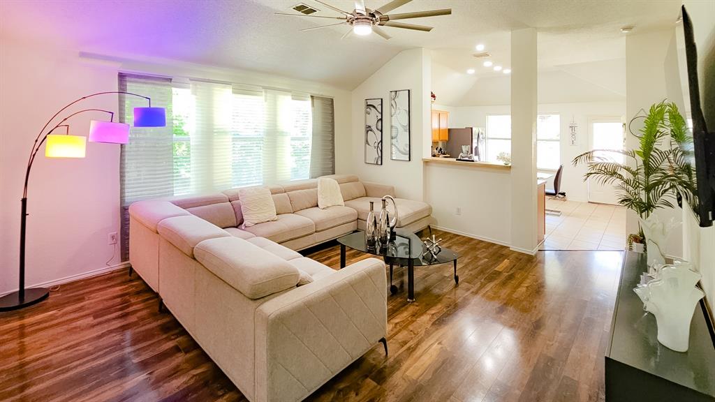 303 Chinaberry Trail