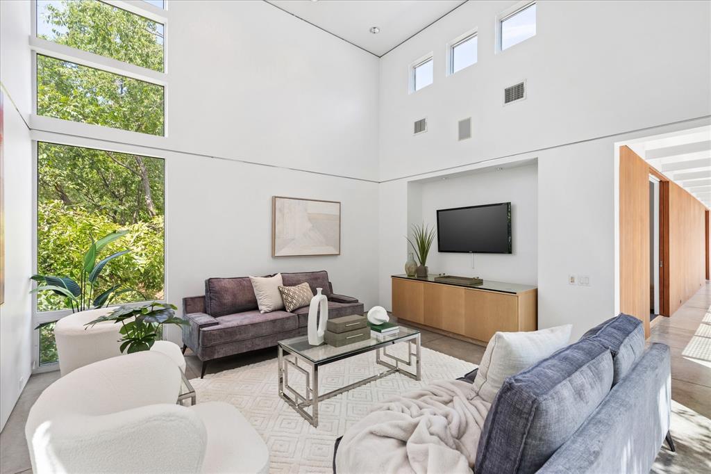 33 Vanguard Way