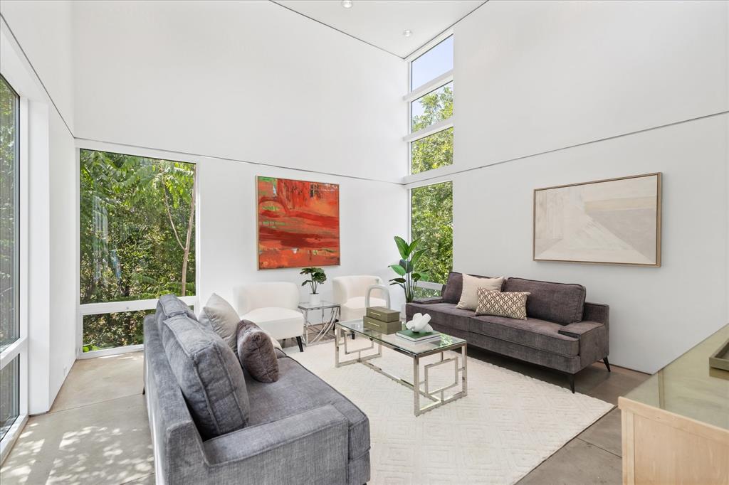 33 Vanguard Way