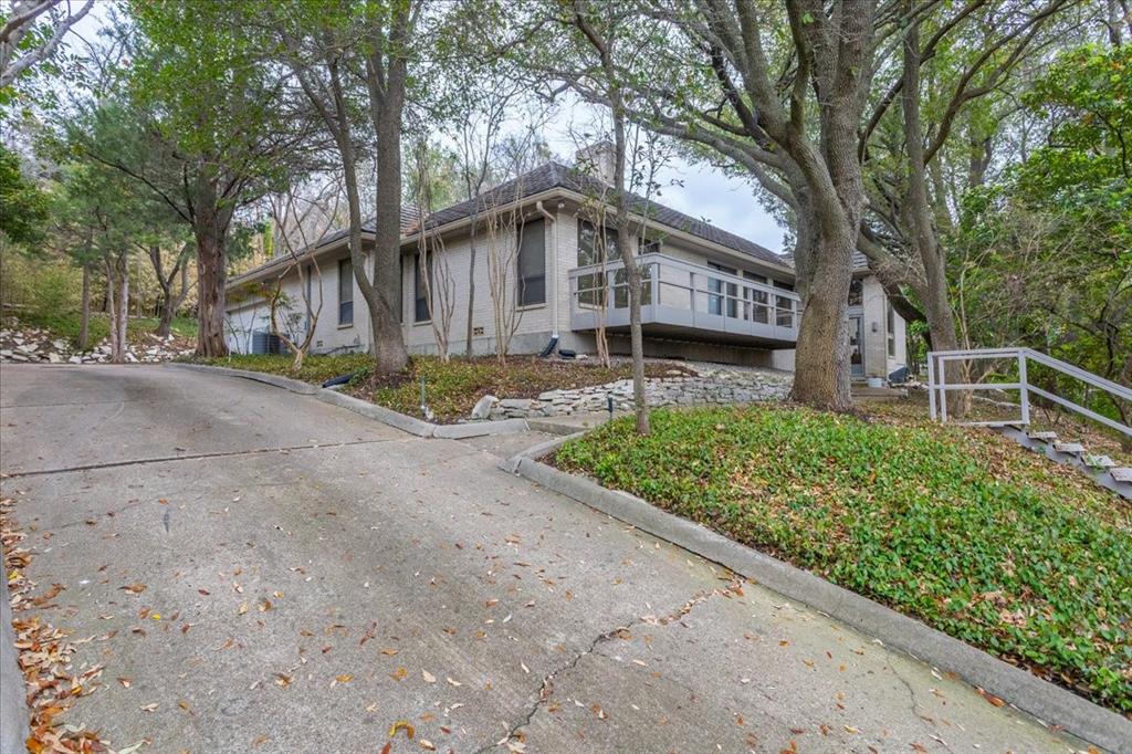 2001 Deepdale Drive