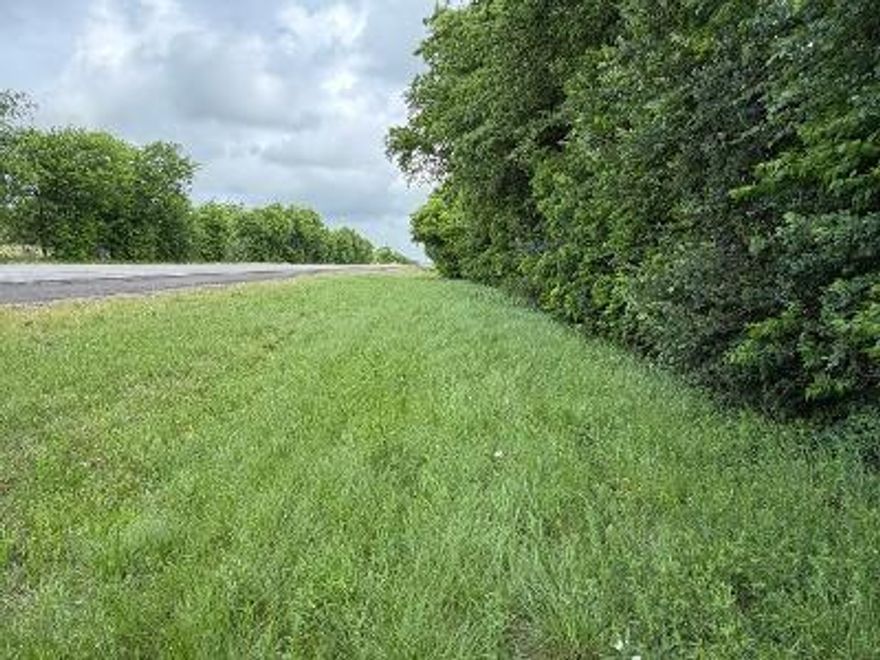 11 acres more or less of FM 933 frontage,  creek, pond and lots of cover,  good native and klein grass for cattle,   lots of wildlife,  sandy clay loam soils make for good crops, grass and garden.   Good location just north of Aquilla.  Additional acreage can be purchased with the 11 acres if needed.