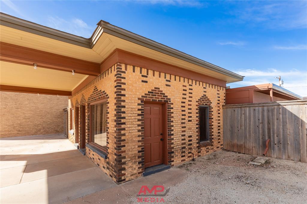 944 Commercial Avenue