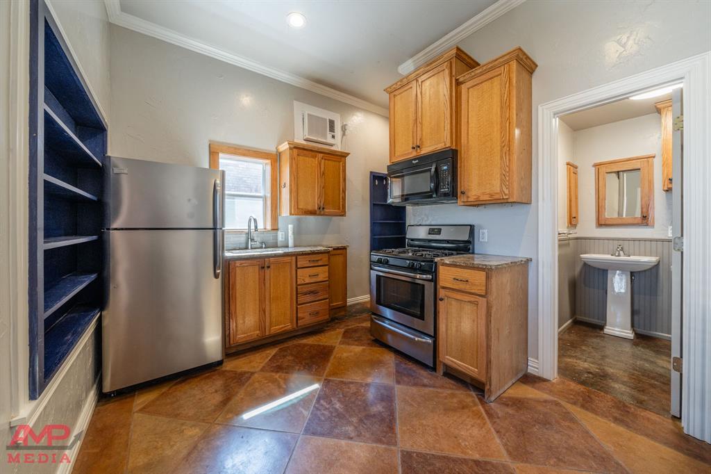 944 Commercial Avenue