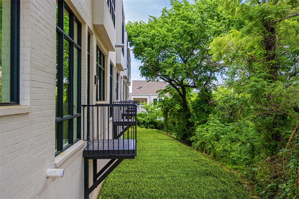 610 N Oak Cliff Boulevard 301