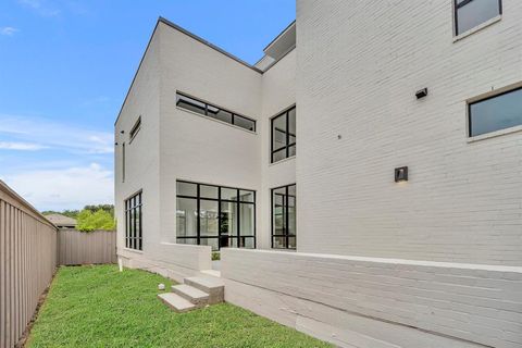 610 N Oak Cliff Boulevard 301 Dallas TX 75208