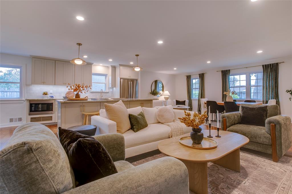 9004 Sweetwater Drive