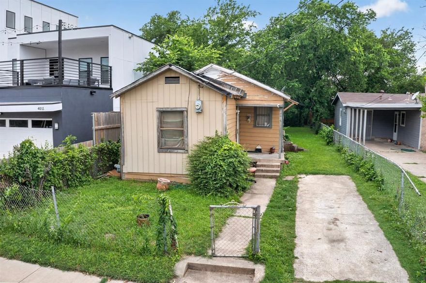 Situated in the rapidly transforming Roosevelt Manor area of West Dallas, this property is a great opportunity for builders, investors or buyers looking to secure land in one of the city’s fastest-growing neighborhoods. Surrounded by newly constructed homes and ongoing redevelopment, boasting mature trees shading the property, the value here is in the location and future potential. Conveniently located minutes from Downtown Dallas, Trinity Groves, Bishop Arts & major highways, this property offers quick access to some of the most popular dining, entertainment & employment hubs in Dallas. Whether you’re planning a custom build, investment project or long-term hold, this is an opportunity to be part of the continued growth of West Dallas.