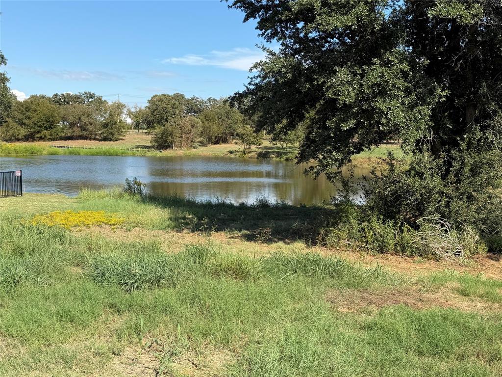 1102 Live Oak Lane