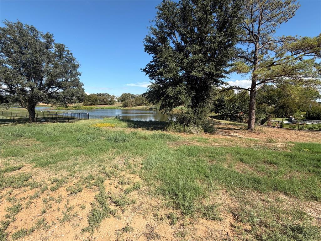 1102 Live Oak Lane