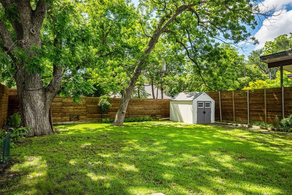 LAKE CREST - Residential