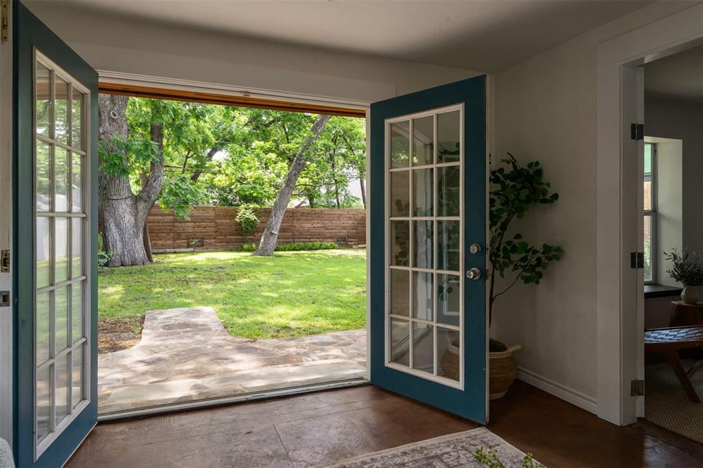 LAKE CREST - Residential