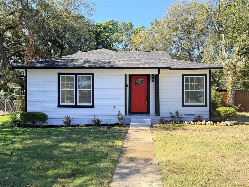 Photo for 1504 Amscott Street, McKinney, TX 75069 (MLS # 21101628)