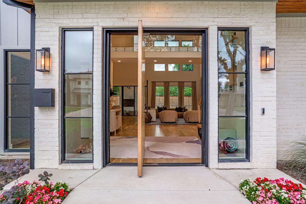 9885 Mixon Drive
