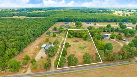 Photo of 1374 County Road 45800, Blossom, TX 75416 (MLS # 21383633)