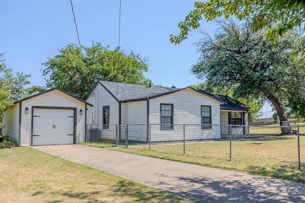 1813 Clear Lake Road