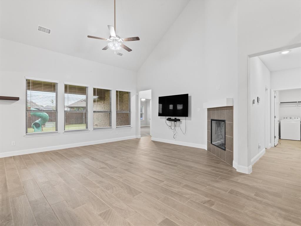 Burleson, Texas 76028, United States, 5 Bedrooms Bedrooms, ,4 BathroomsBathrooms,Residential,Active,139948