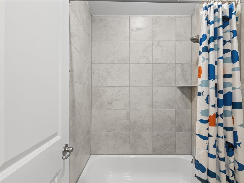 Burleson, Texas 76028, United States, 5 Bedrooms Bedrooms, ,4 BathroomsBathrooms,Residential,Active,139948