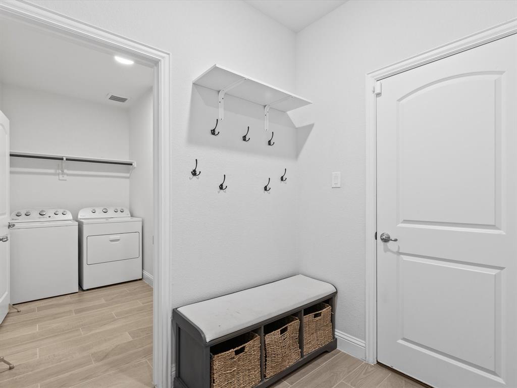 Burleson, Texas 76028, United States, 5 Bedrooms Bedrooms, ,4 BathroomsBathrooms,Residential,Active,139948