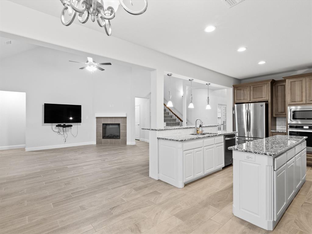 Burleson, Texas 76028, United States, 5 Bedrooms Bedrooms, ,4 BathroomsBathrooms,Residential,Active,139948