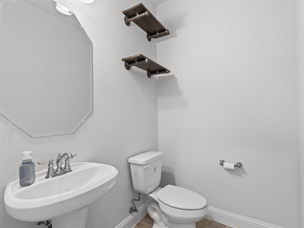 Burleson, Texas 76028, United States, 5 Bedrooms Bedrooms, ,4 BathroomsBathrooms,Residential,Active,139948