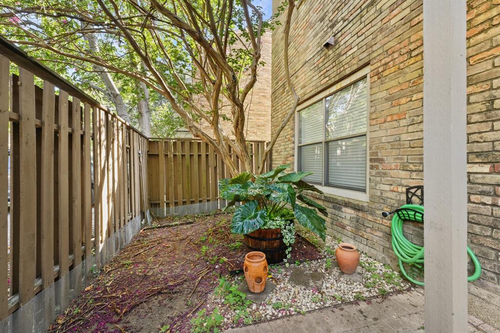 Oaks On The Bend Condos Ph 01-04 - Residential