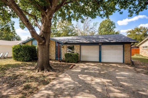 Photo of 2408 Westwood Drive, Denton, TX 76205 (MLS # 21422887)