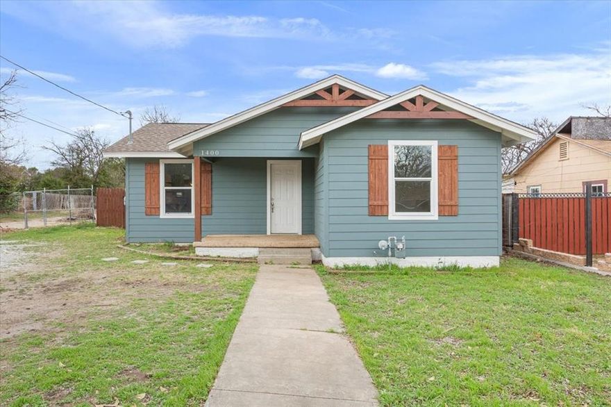 This adorable 2-bedroom, 1-bath home is conveniently located near I-35, Baylor University, and Valley Mills Drive, and is within walking distance of HEB. Situated on a corner lot, the property features a large backyard and lovely curb appeal.

Inside, the home offers an open-concept layout with a recently remodeled kitchen including new cabinets and stainless steel appliances. The bathroom has also been beautifully updated, and the home features newer flooring, fixtures, and hardware throughout.

Please schedule a showing to see this charming home today!