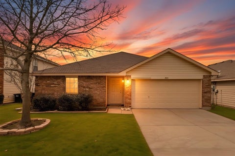 Photo of 14109 Cochise Drive, Fort Worth, TX 76052 (MLS # 21326940)